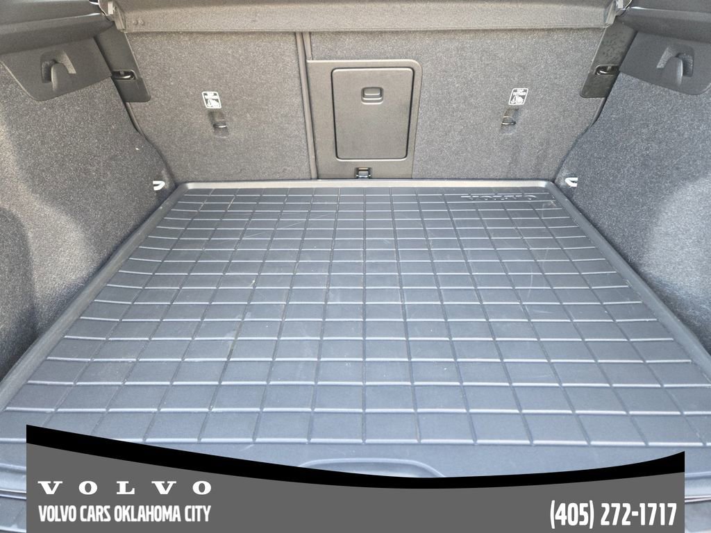 Certified 2025 Volvo XC40 B5 Core w/ Protection Package Premier image 31