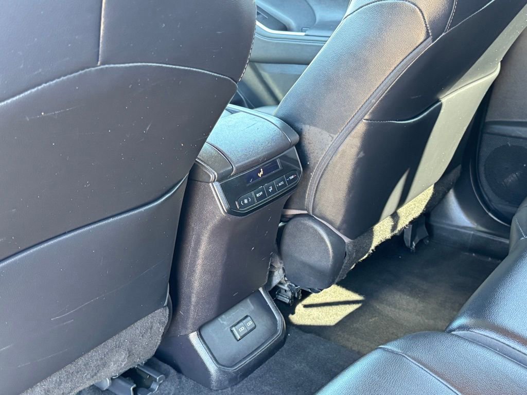 Used 2023 Toyota Highlander XLE AWD/4WD image 24