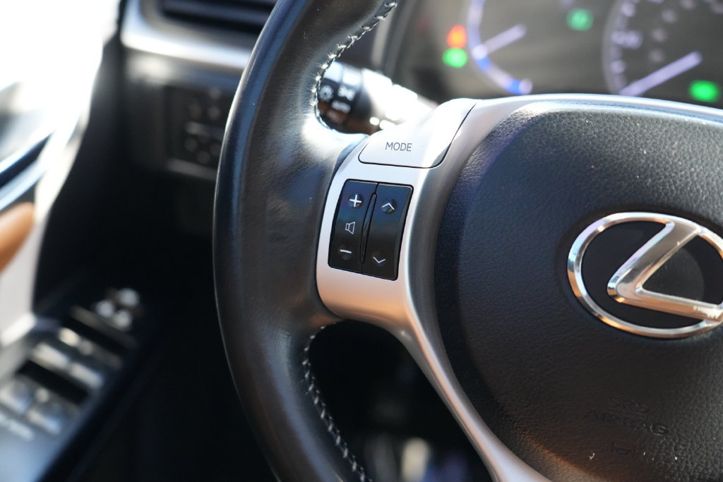 Used 2013 Lexus CT 200h w/ Premium Pkg w/Navigation FWD image 17