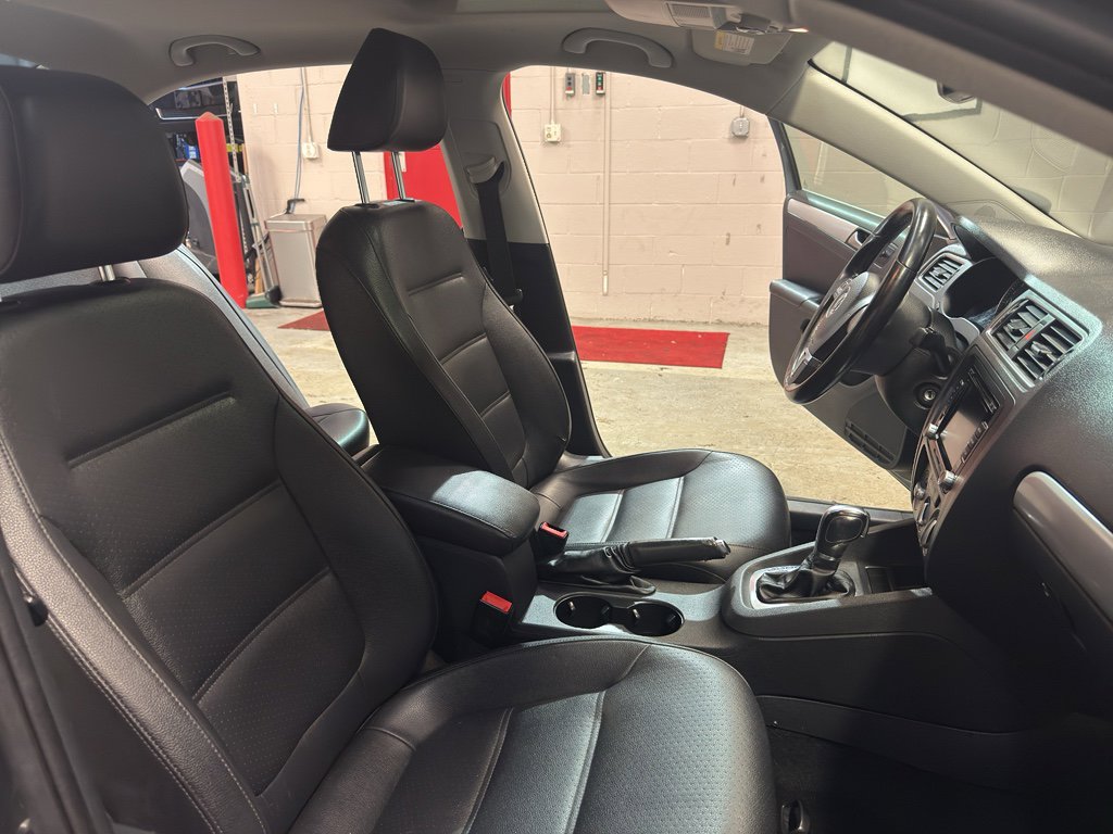 Used 2013 Volkswagen Jetta SE FWD image 22
