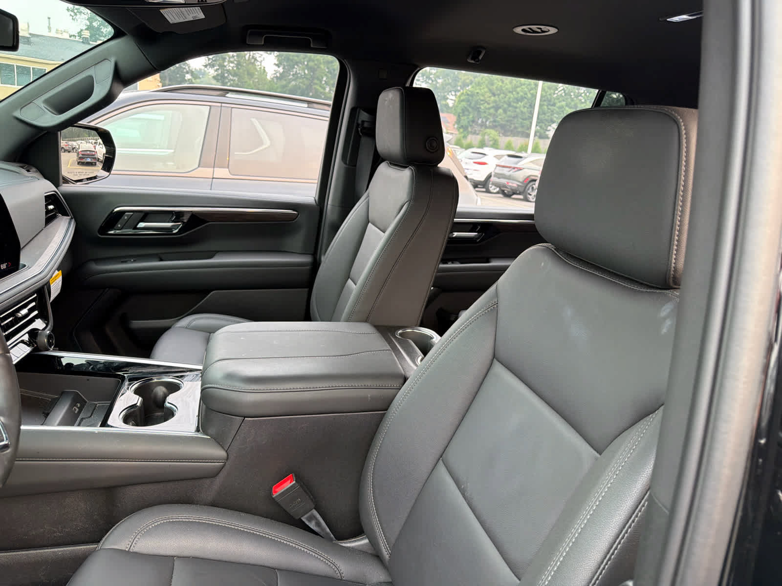 Certified 2026 Chevrolet Suburban LT w/ Comfort Package AWD/4WD image 8
