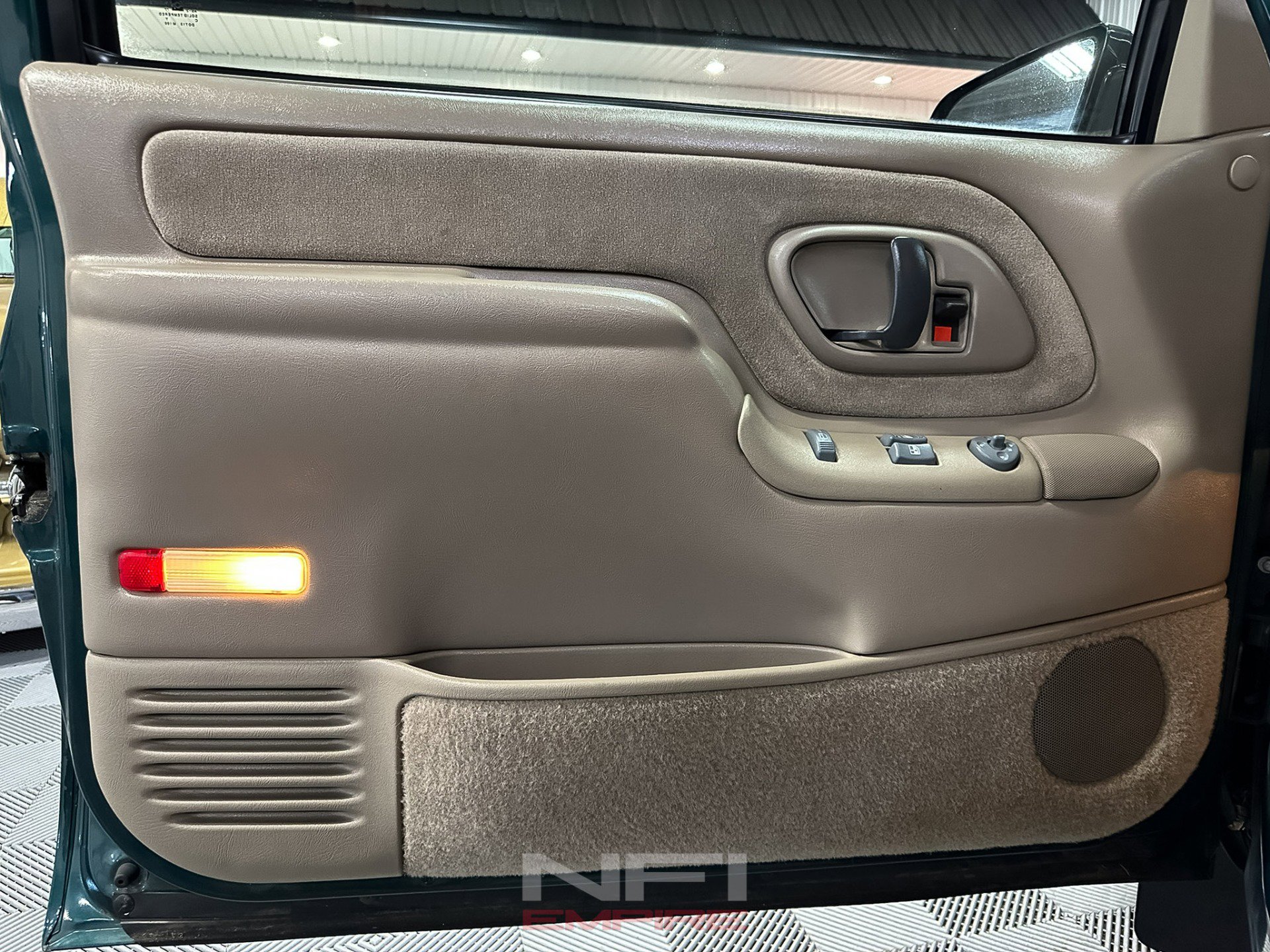 Used 1996 Chevrolet Silverado 3500 2WD Extended Cab image 32