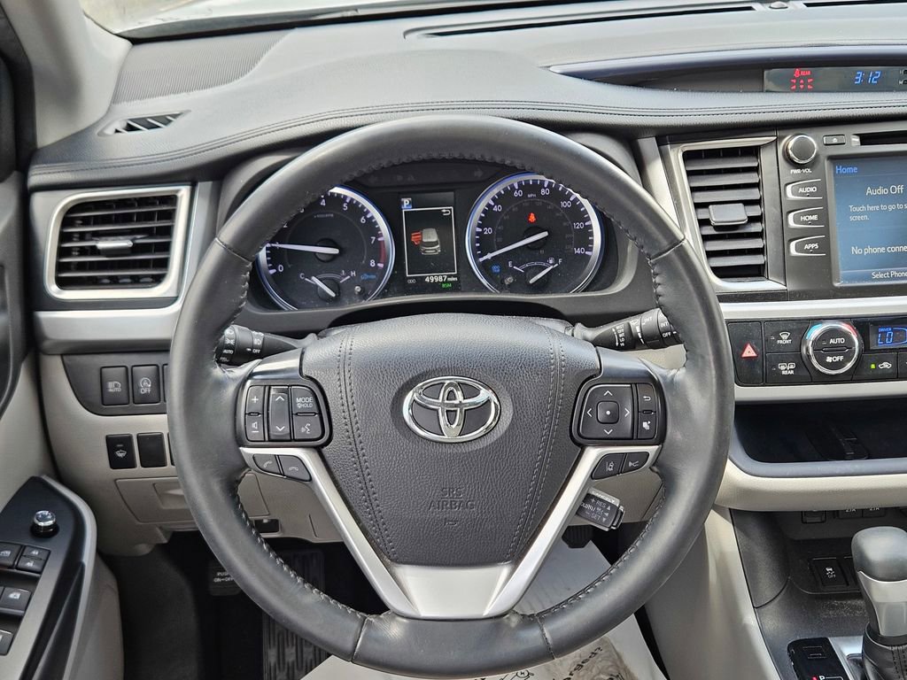 Used 2019 Toyota Highlander XLE FWD image 30
