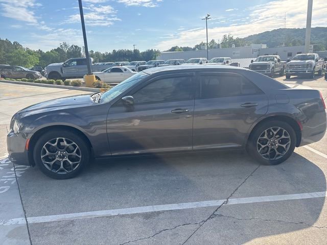 Used 2018 Chrysler 300 Touring w/ Sport Appearance Package AWD/4WD image 2