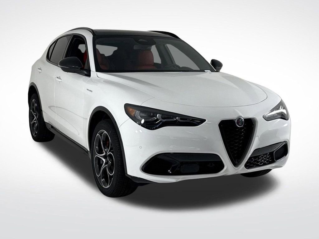 Used 2025 Alfa Romeo Stelvio Sprint w/ Veloce Package image 7