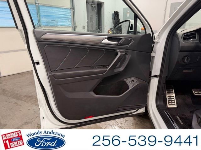 Used 2024 Volkswagen Tiguan SEL R-Line image 25