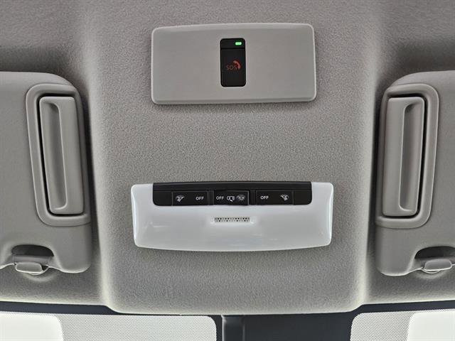 New 2025 Nissan Versa SR image 33