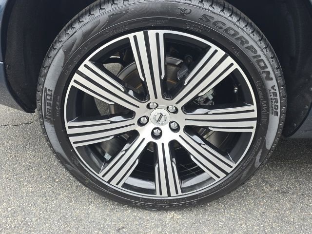 Used 2025 Volvo XC90 B6 Ultra w/ Protection Package Premier AWD/4WD image 24