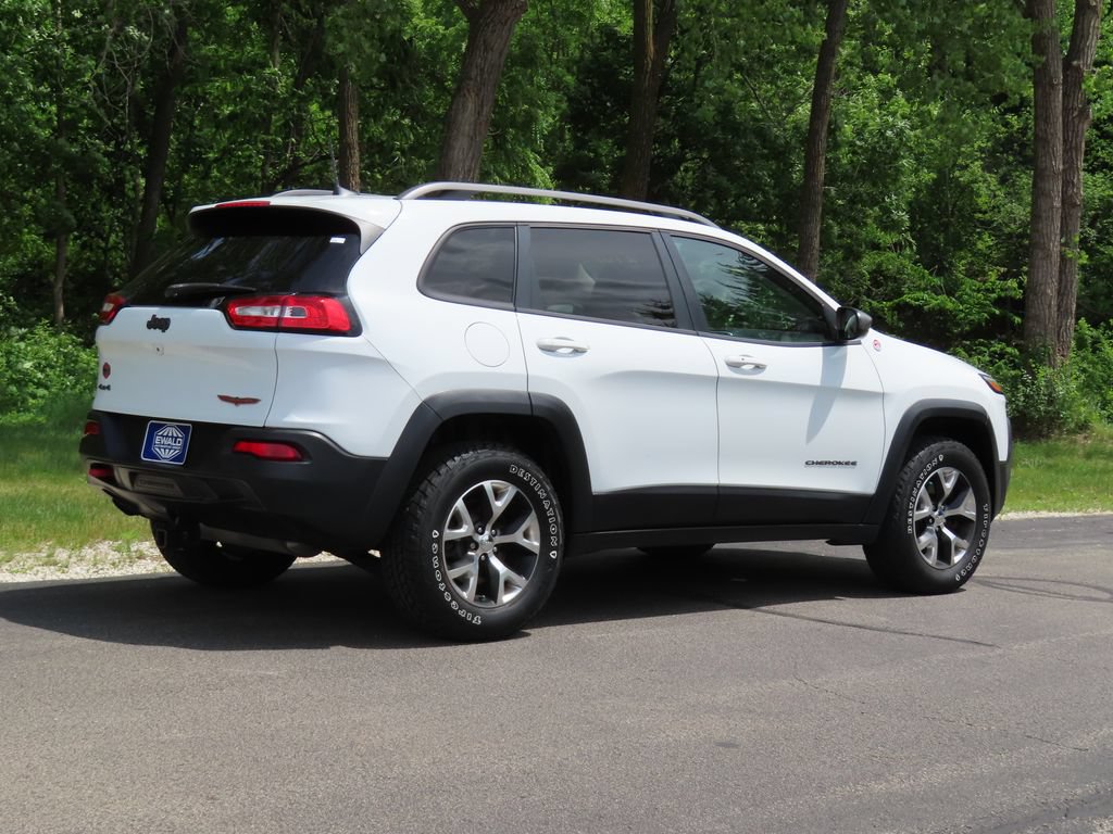 Used 2016 Jeep Cherokee Trailhawk w/ Comfort/Convenience Group AWD/4WD image 3