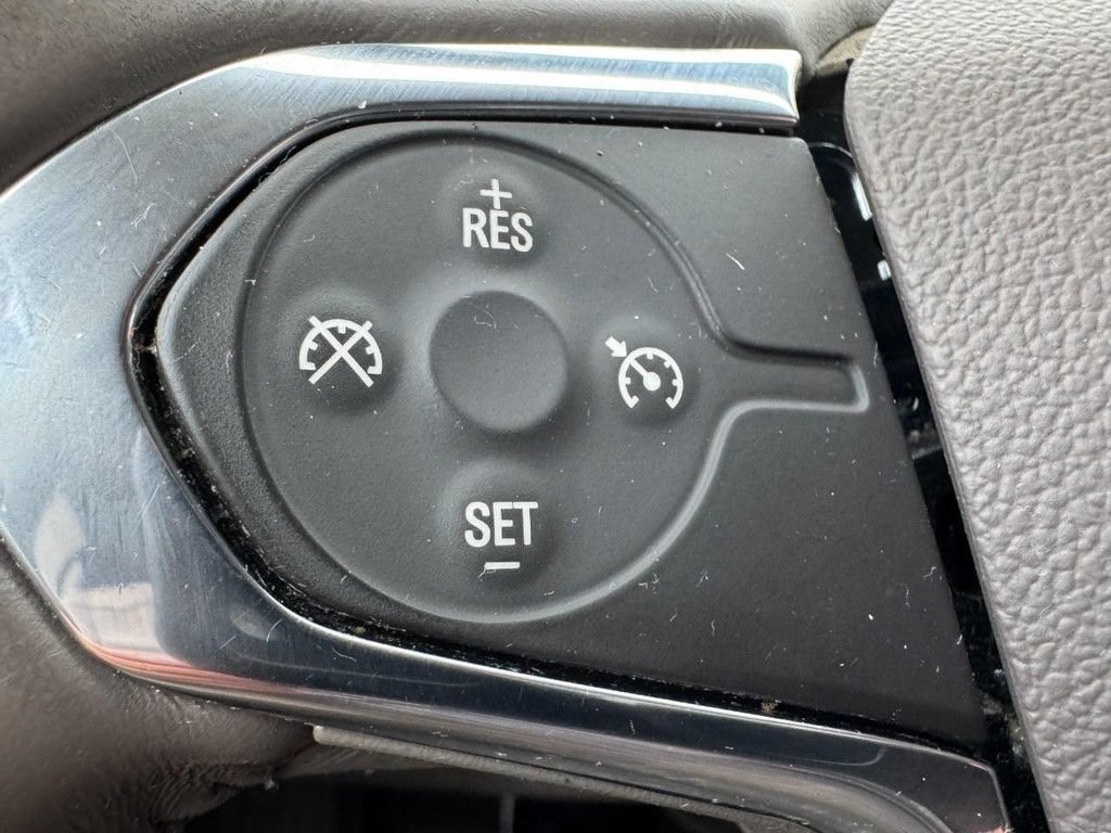 Used 2019 Chevrolet Traverse LT FWD image 16