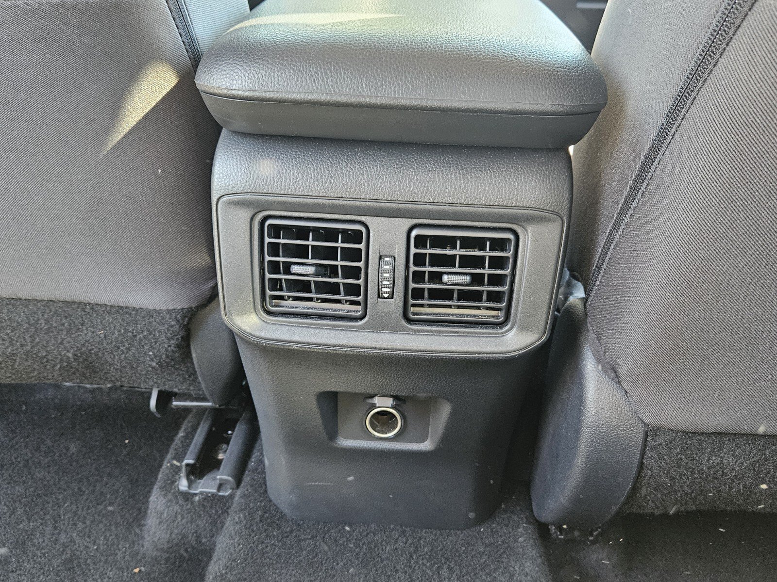 Used 2025 Toyota RAV4 LE AWD/4WD image 12