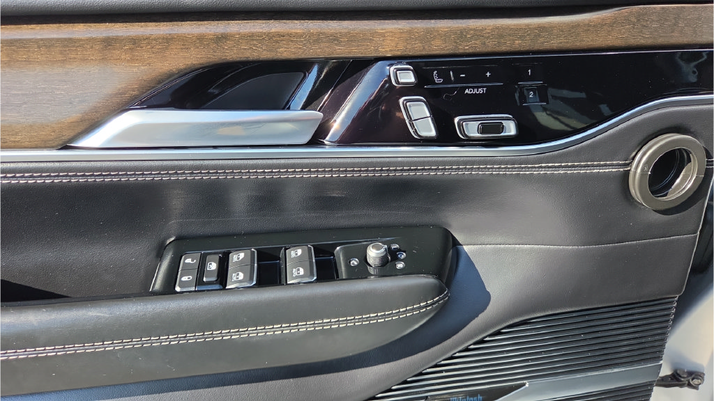 Used 2022 Jeep Grand Wagoneer Series II w/ Convenience Group III AWD/4WD image 50