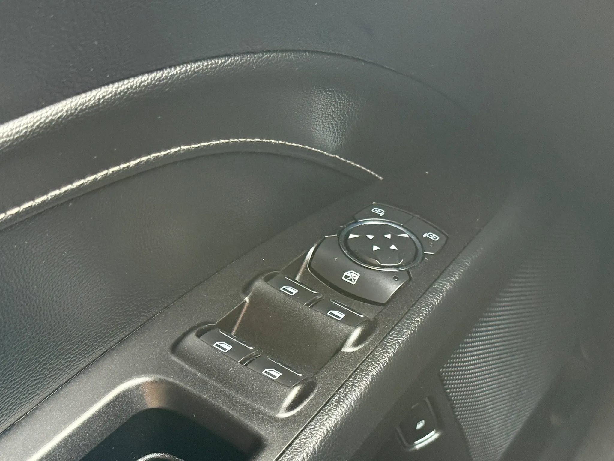 Used 2020 Ford Fusion Energi Titanium FWD image 40