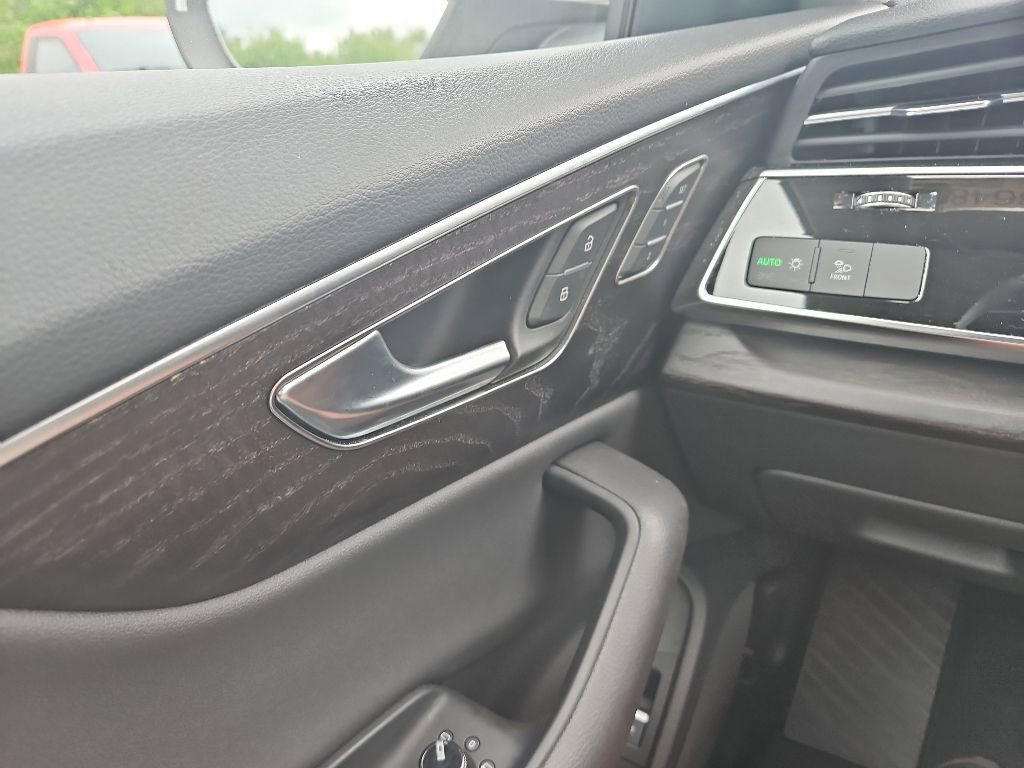 Used 2023 Audi Q8 Premium w/ Convenience Package AWD/4WD image 21