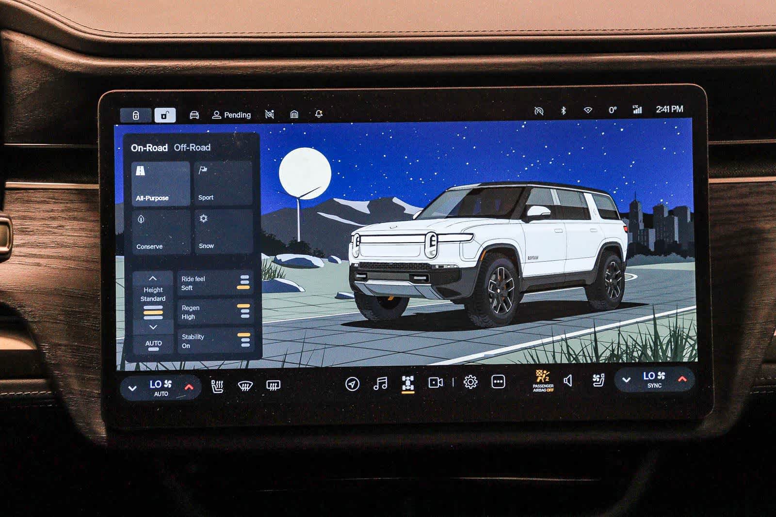 Used 2023 Rivian R1S Adventure AWD/4WD image 16