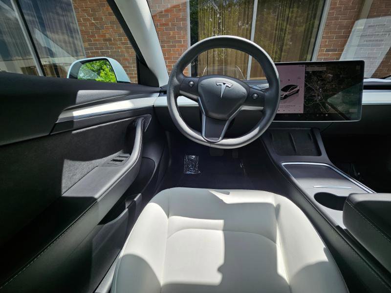 Used 2023 Tesla Model 3 Standard Range RWD image 4