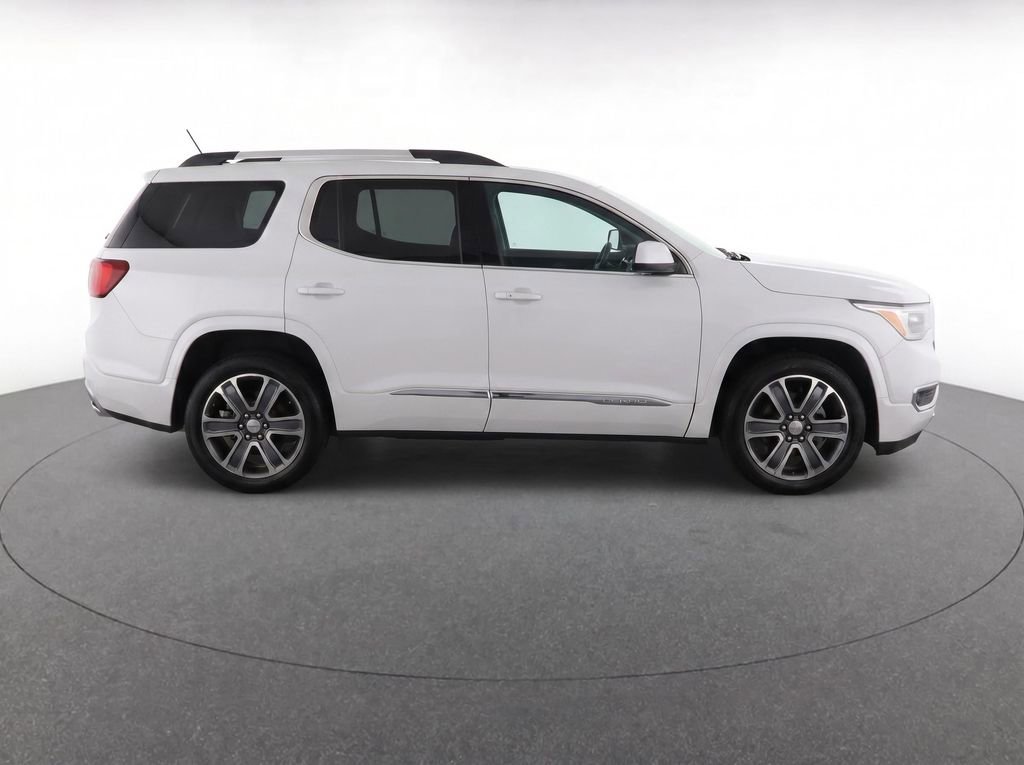 Used 2019 GMC Acadia Denali w/ Technology Package FWD image 8