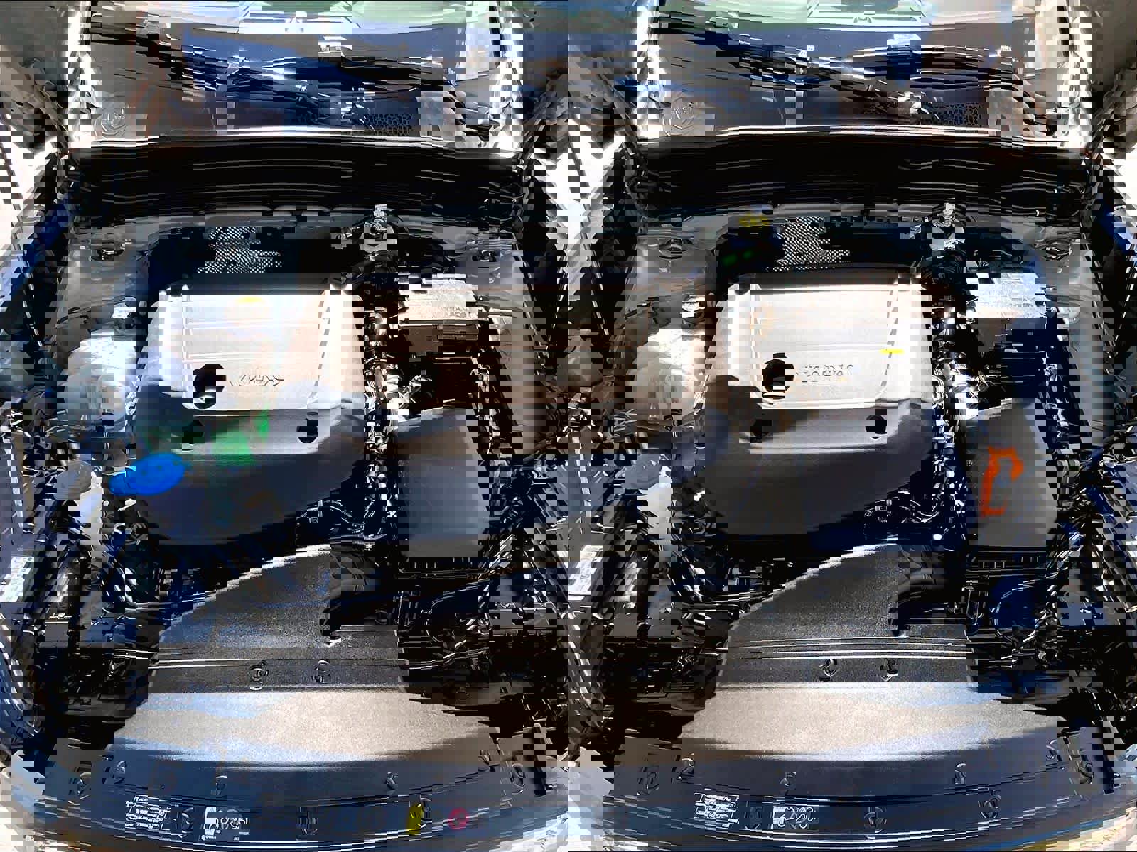 Used 2025 Volvo XC40 B5 Plus image 13