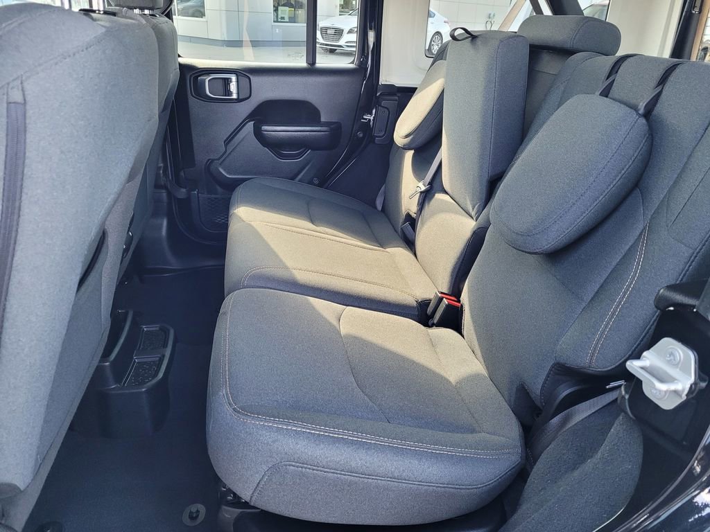 Used 2024 Jeep Wrangler Unlimited image 8