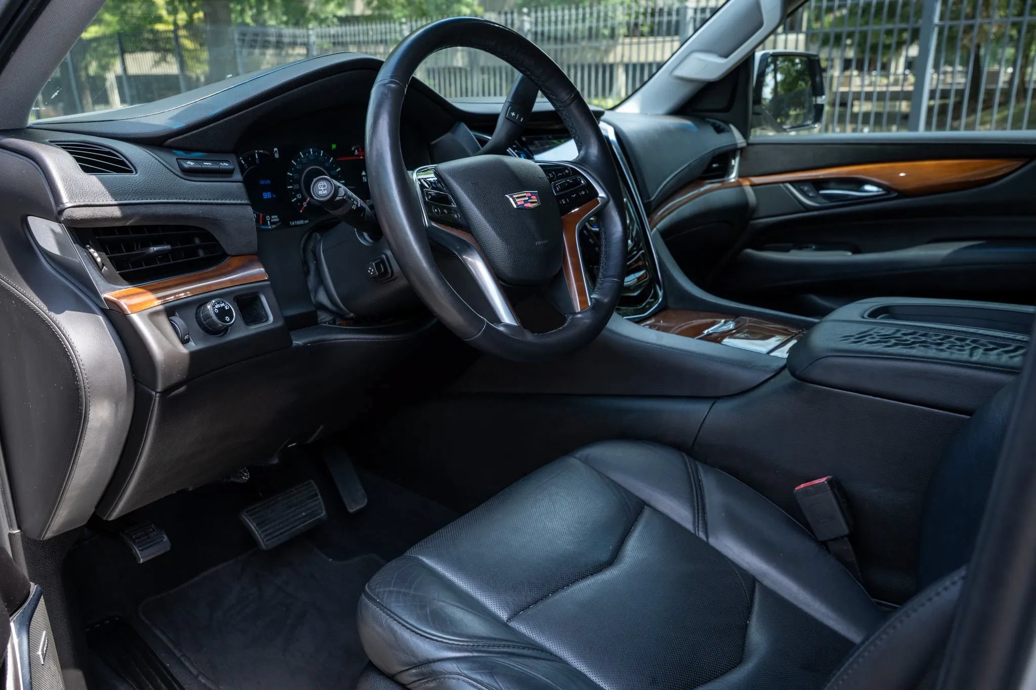 Used 2018 Cadillac Escalade ESV Luxury RWD image 10