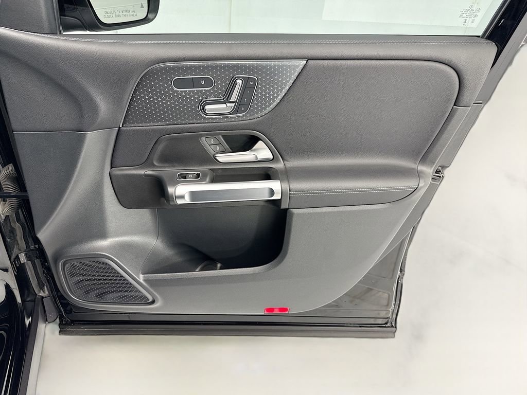 Used 2025 Mercedes-Benz GLB 250 image 23