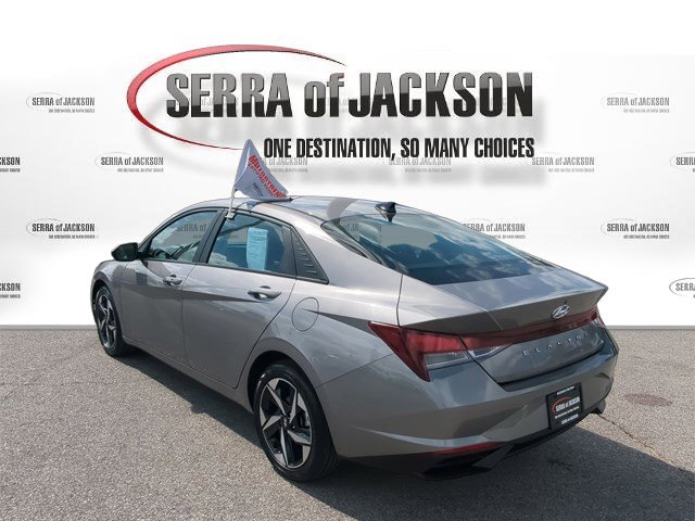 Used 2023 Hyundai Elantra SEL w/ Convenience Package image 7