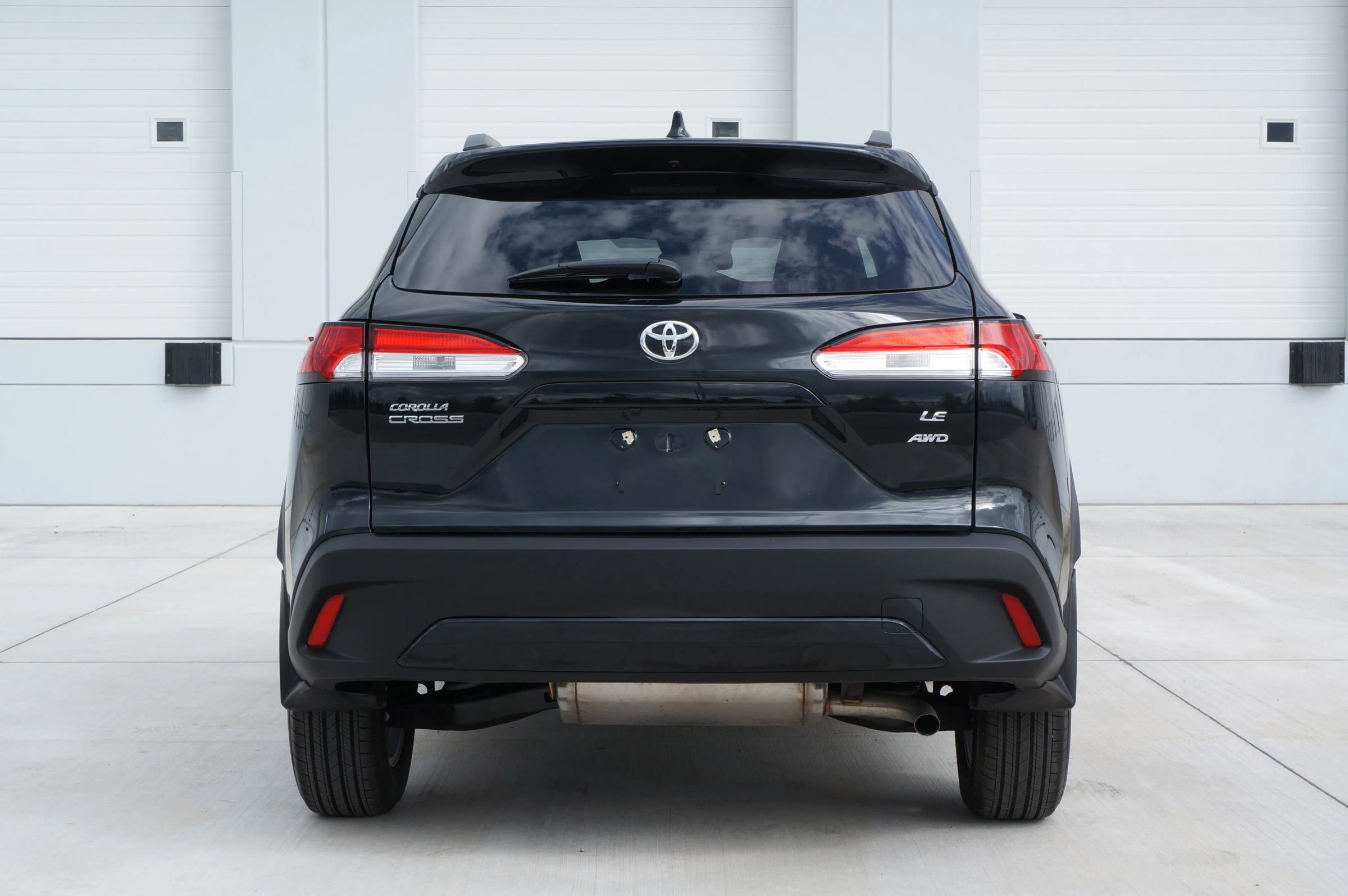 Used 2025 Toyota Corolla Cross LE image 11