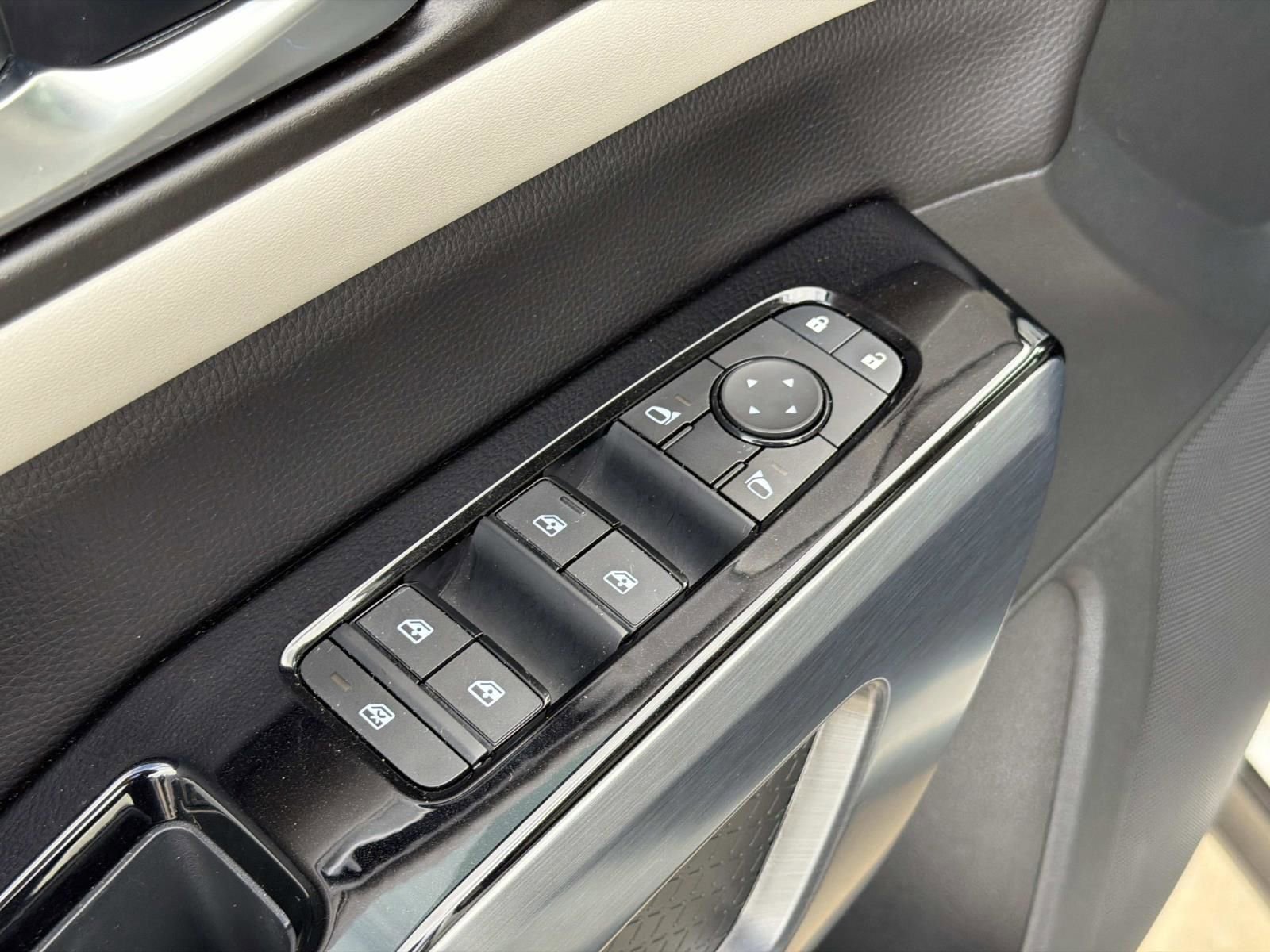 Used 2024 Nissan Pathfinder SL FWD image 19