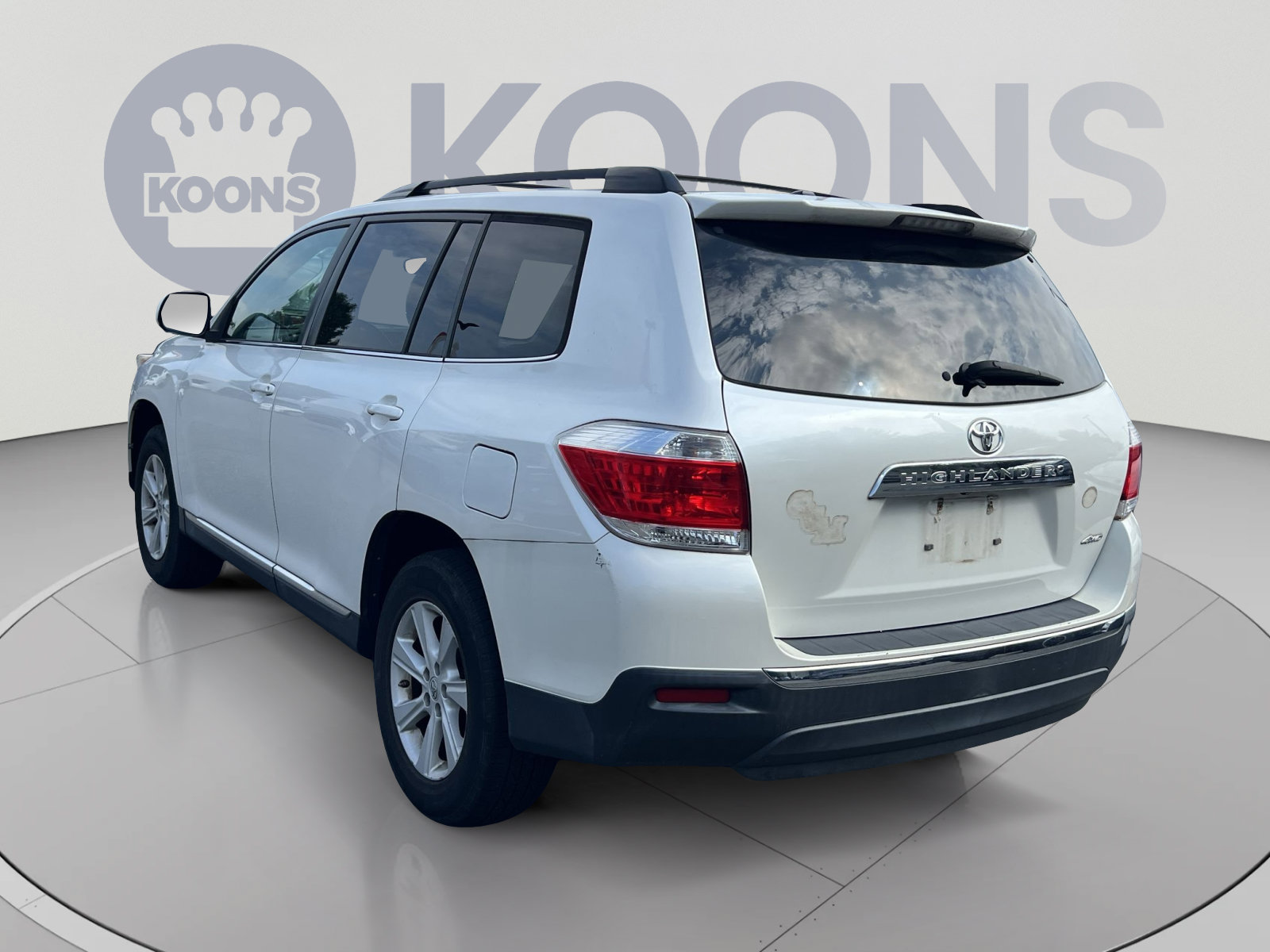 Used 2012 Toyota Highlander SE w/ Tow Pkg AWD/4WD image 4