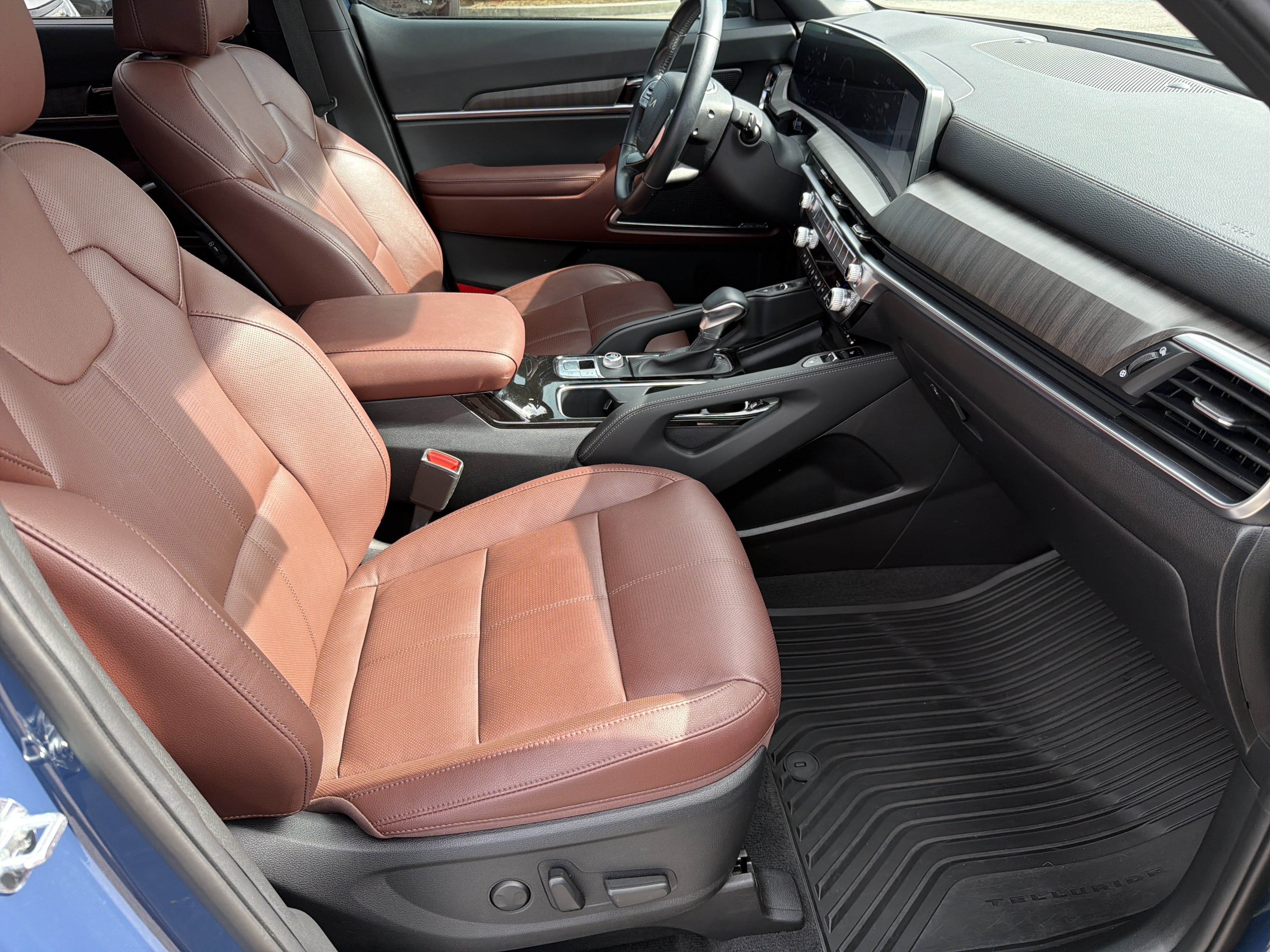 Used 2024 Kia Telluride SX w/ Towing Package FWD image 24