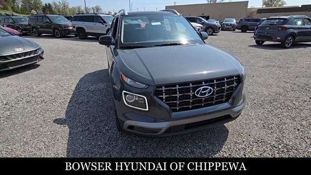 Used 2025 Hyundai Venue Limited FWD image 9