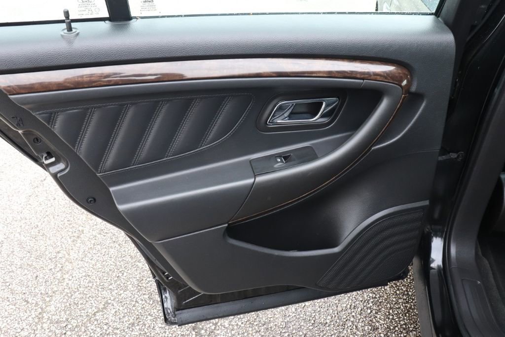 Used 2015 Ford Taurus Limited FWD image 33