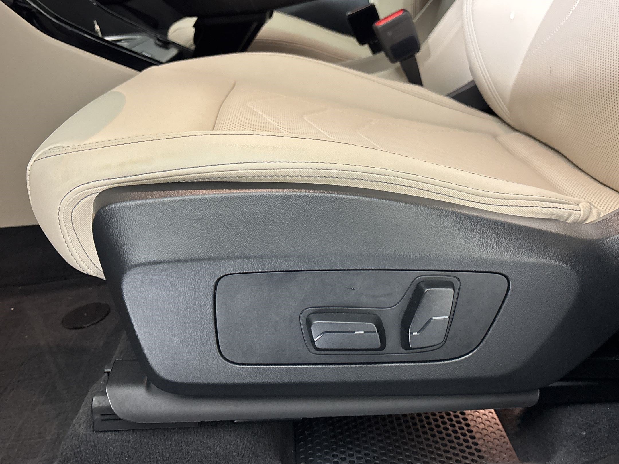 Used 2025 BMW X1 xDrive28i w/ Convenience Package AWD/4WD image 13