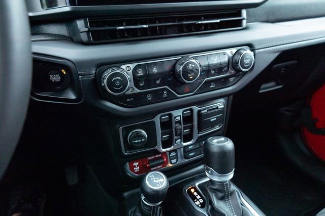 Used 2025 Jeep Wrangler Unlimited Rubicon w/ Convenience Group image 14