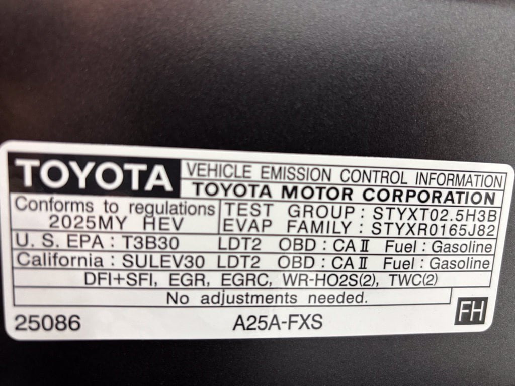 Used 2025 Toyota RAV4 XLE AWD/4WD image 67