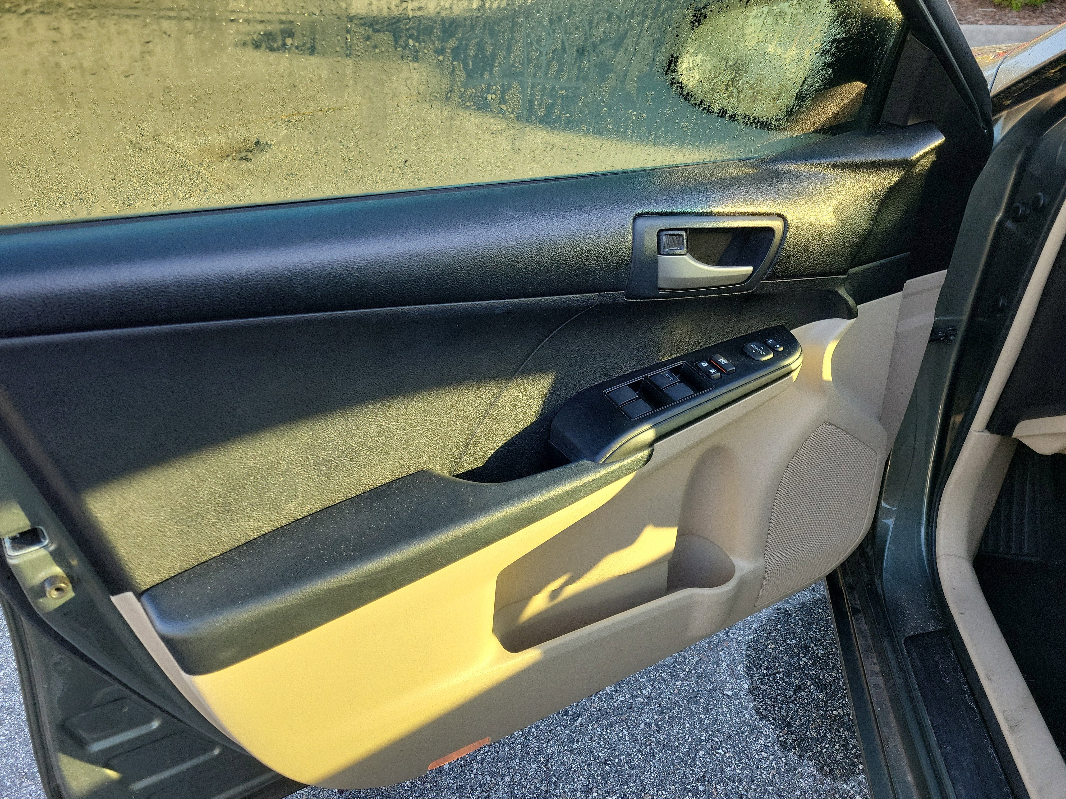 Used 2013 Toyota Camry L image 26