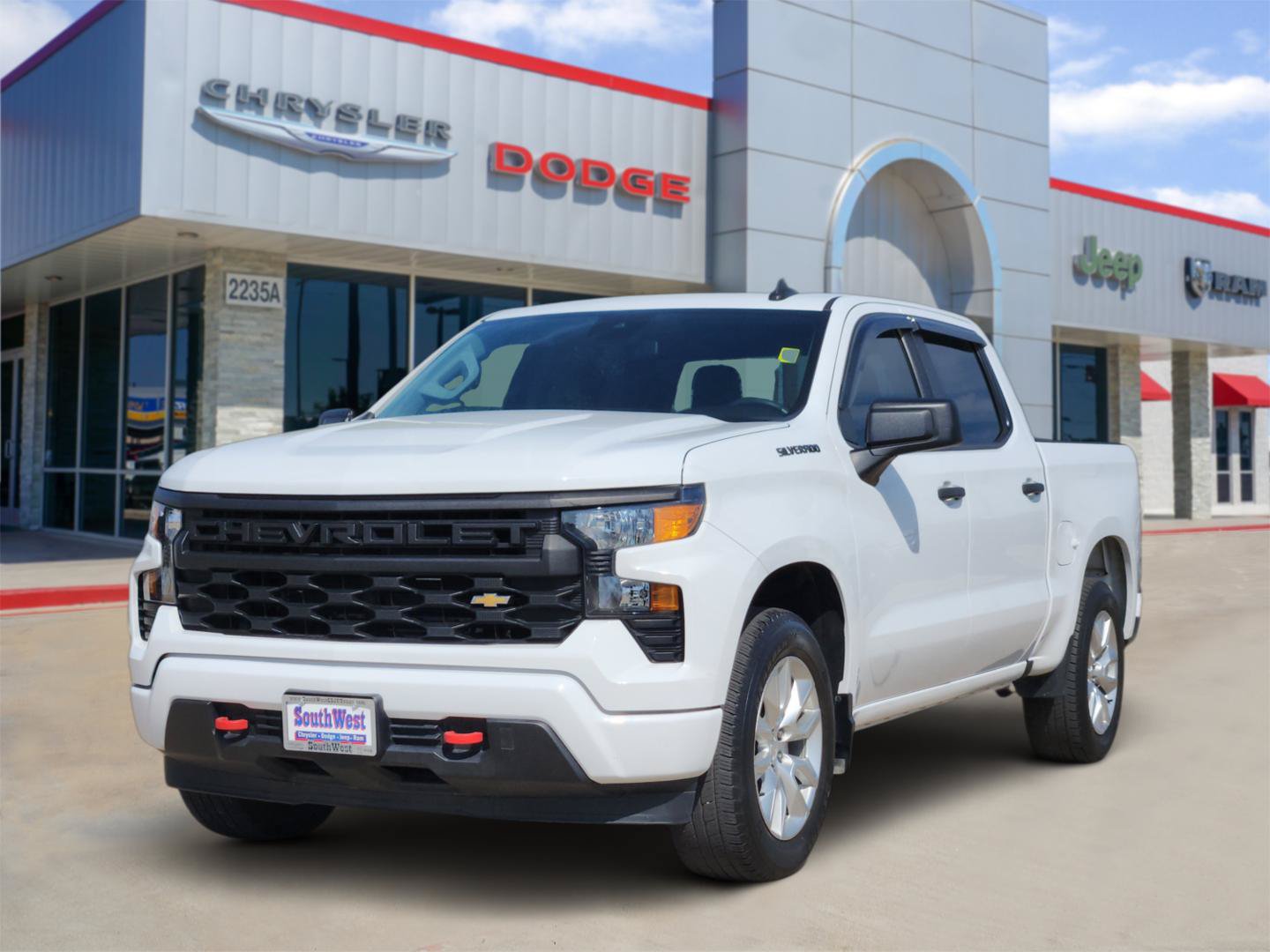 Used 2023 Chevrolet Silverado 1500 Custom RWD image 2