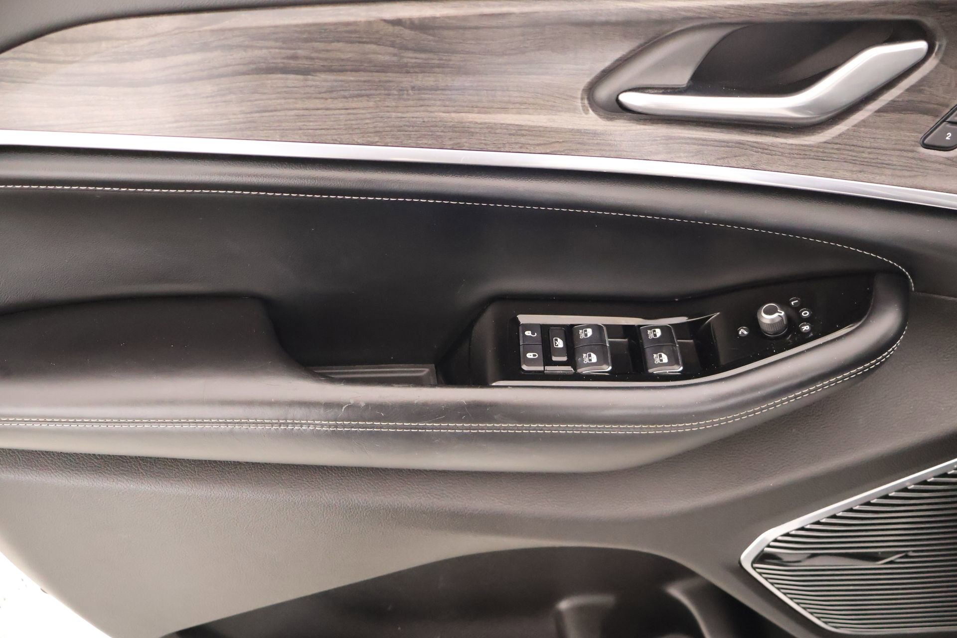 Used 2021 Jeep Grand Cherokee L Overland w/ Advanced Protech Group III image 18