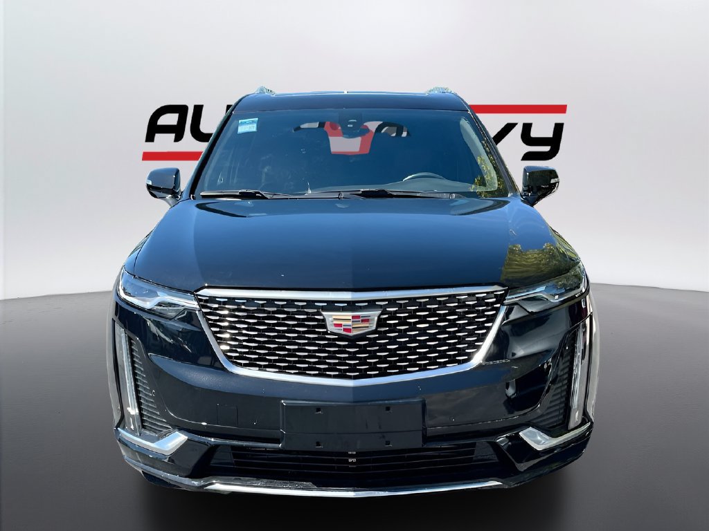 Used 2025 Cadillac XT6 Luxury AWD/4WD image 2