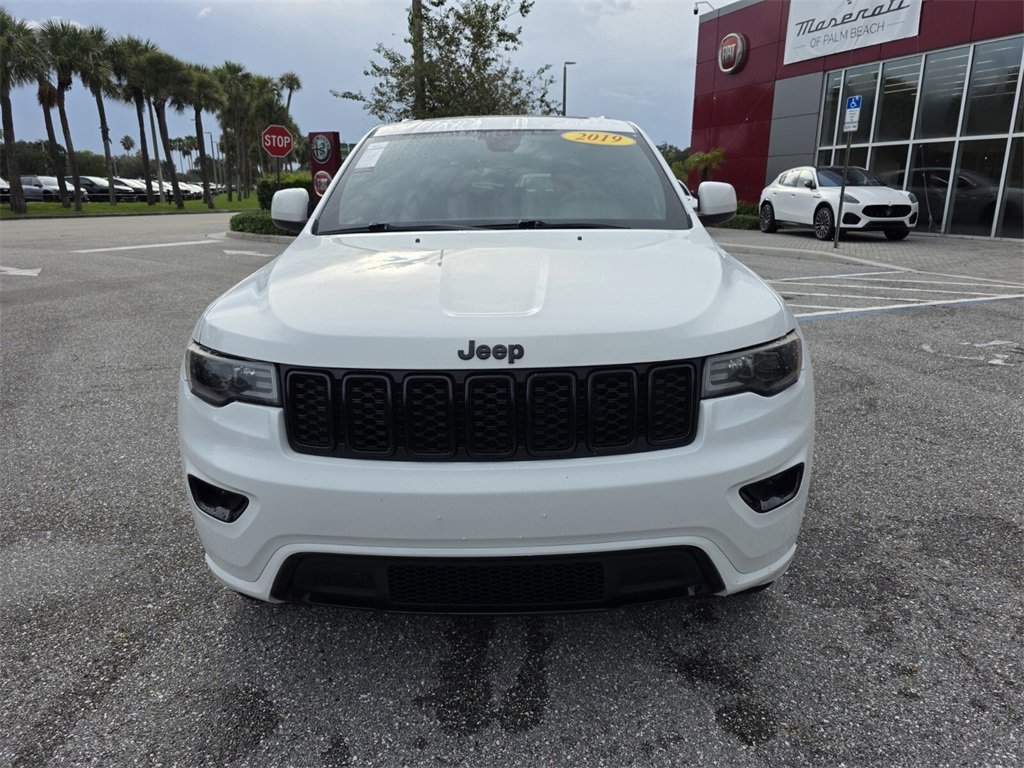 Used 2019 Jeep Grand Cherokee Altitude image 2