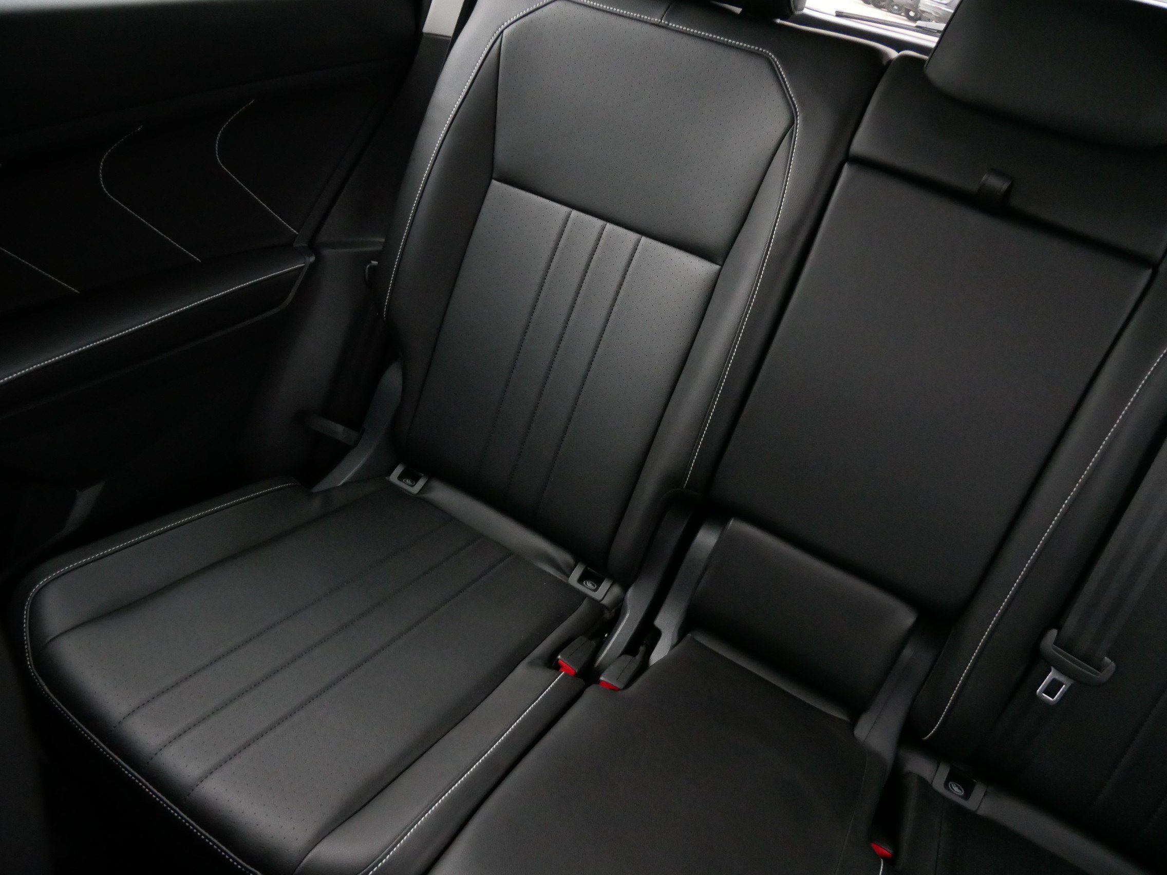 Certified 2024 Volkswagen Tiguan SE w/ MDO Package, Two-Row AWD/4WD image 12