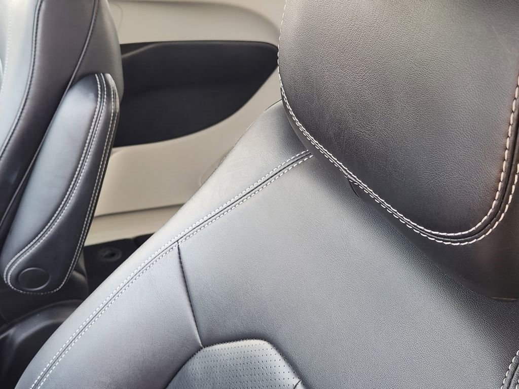 Used 2024 Chrysler Pacifica Touring-L image 15