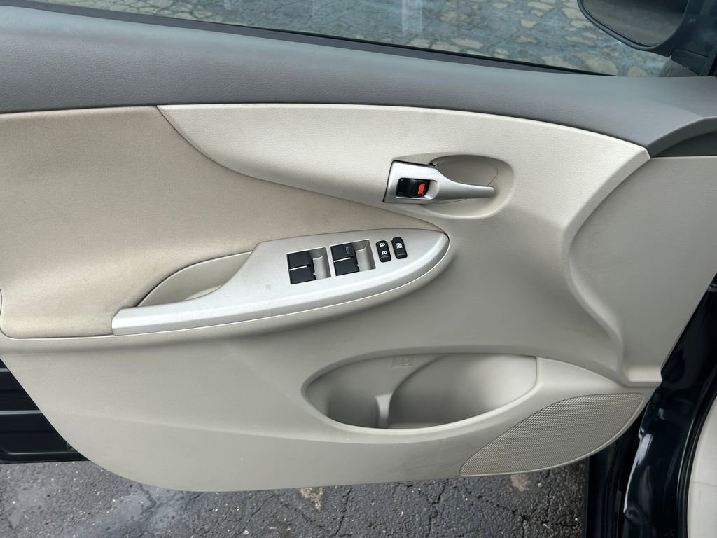 Used 2010 Toyota Corolla LE image 14