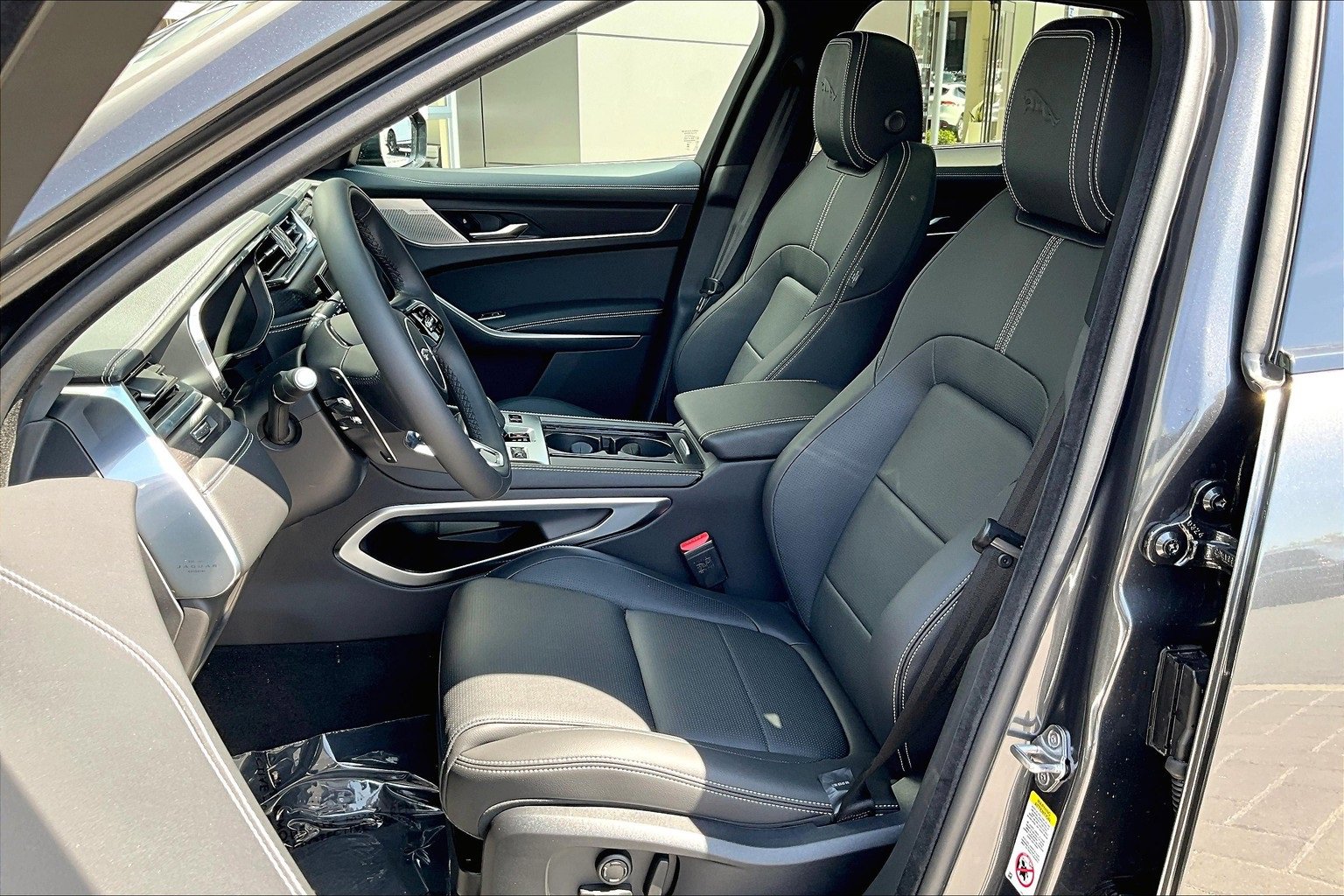 New 2026 Jaguar F-PACE R-Dynamic S image 9