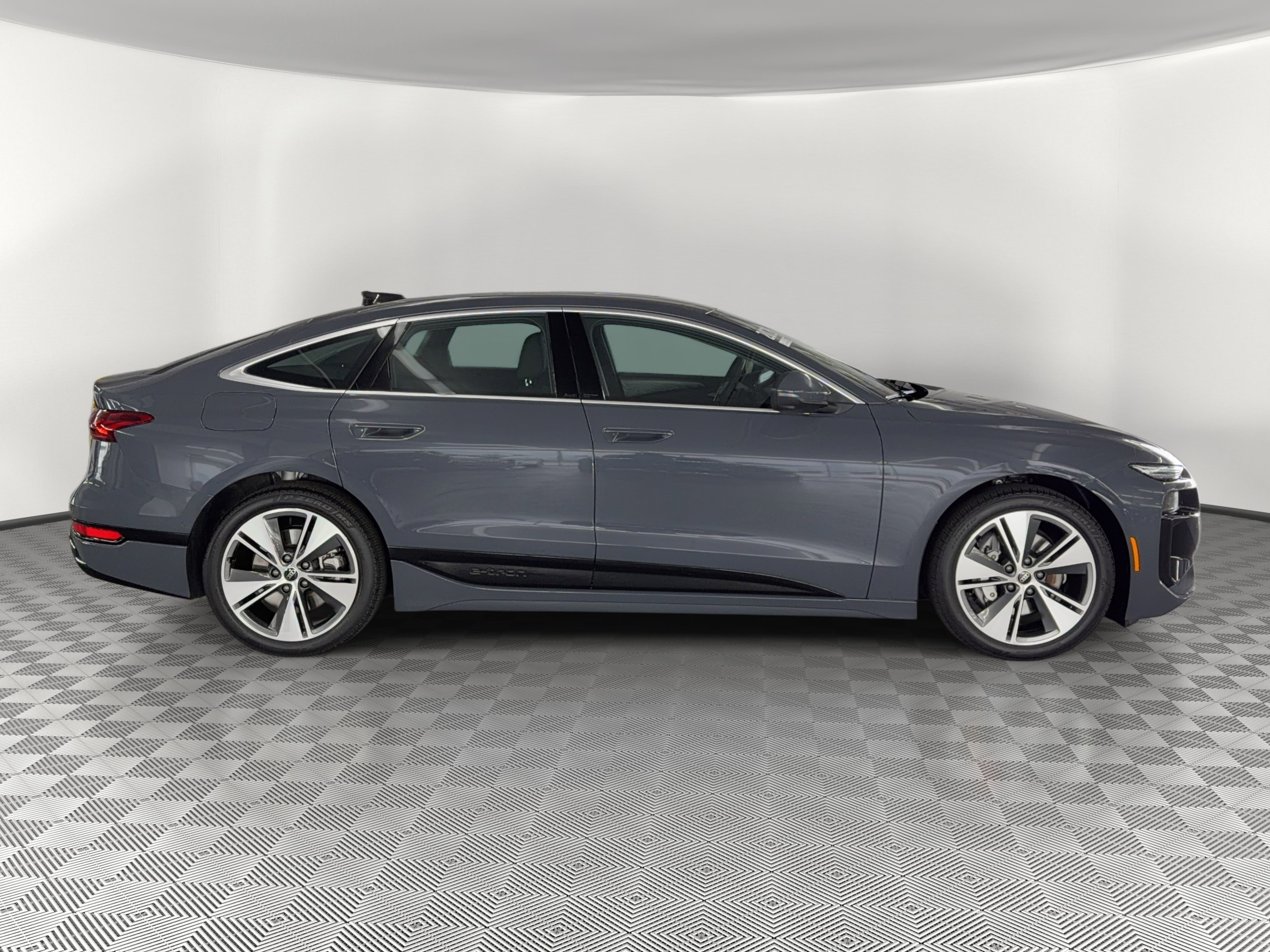 Used 2025 Audi A6 e-tron Premium Plus w/ Premium Plus image 8