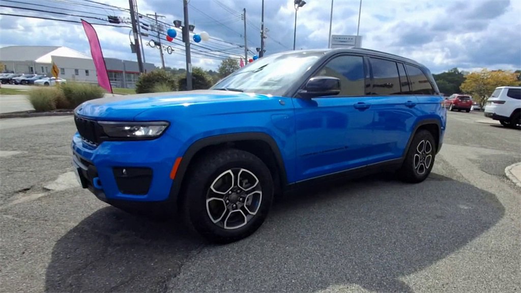 Used 2023 Jeep Grand Cherokee Trailhawk image 4