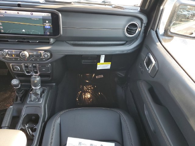 New 2026 Jeep Wrangler Unlimited Sahara AWD/4WD image 15