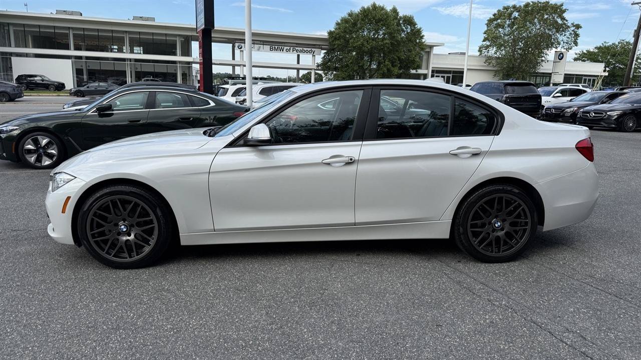 Used 2018 BMW 320i xDrive Sedan AWD/4WD image 11