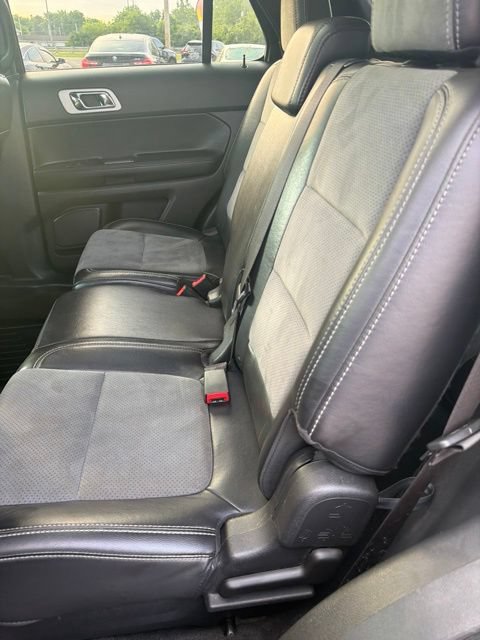 Used 2015 Ford Explorer XLT w/ Equipment Group 202B AWD/4WD image 10