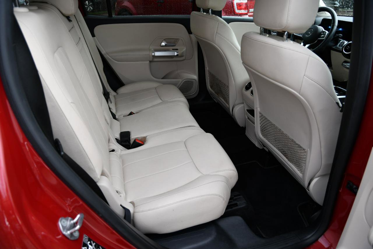 Used 2022 Mercedes-Benz GLB 250 w/ Premium Package image 34